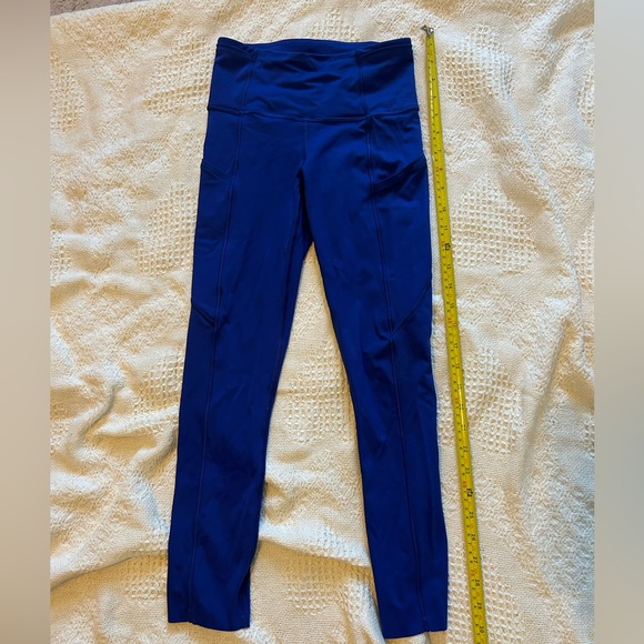 Lululemon women’s size 2 blue leggings excellent condition - Picture 3 of 7